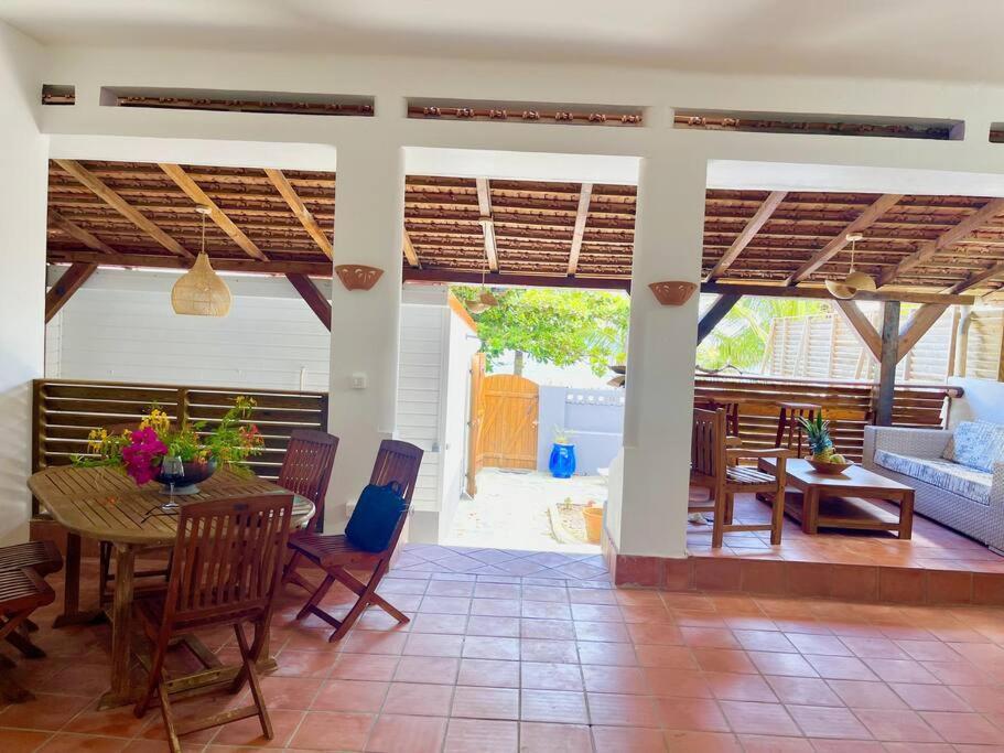 Maison Marouka Sur La Plage Du Diamant Le Diamant Exterior foto